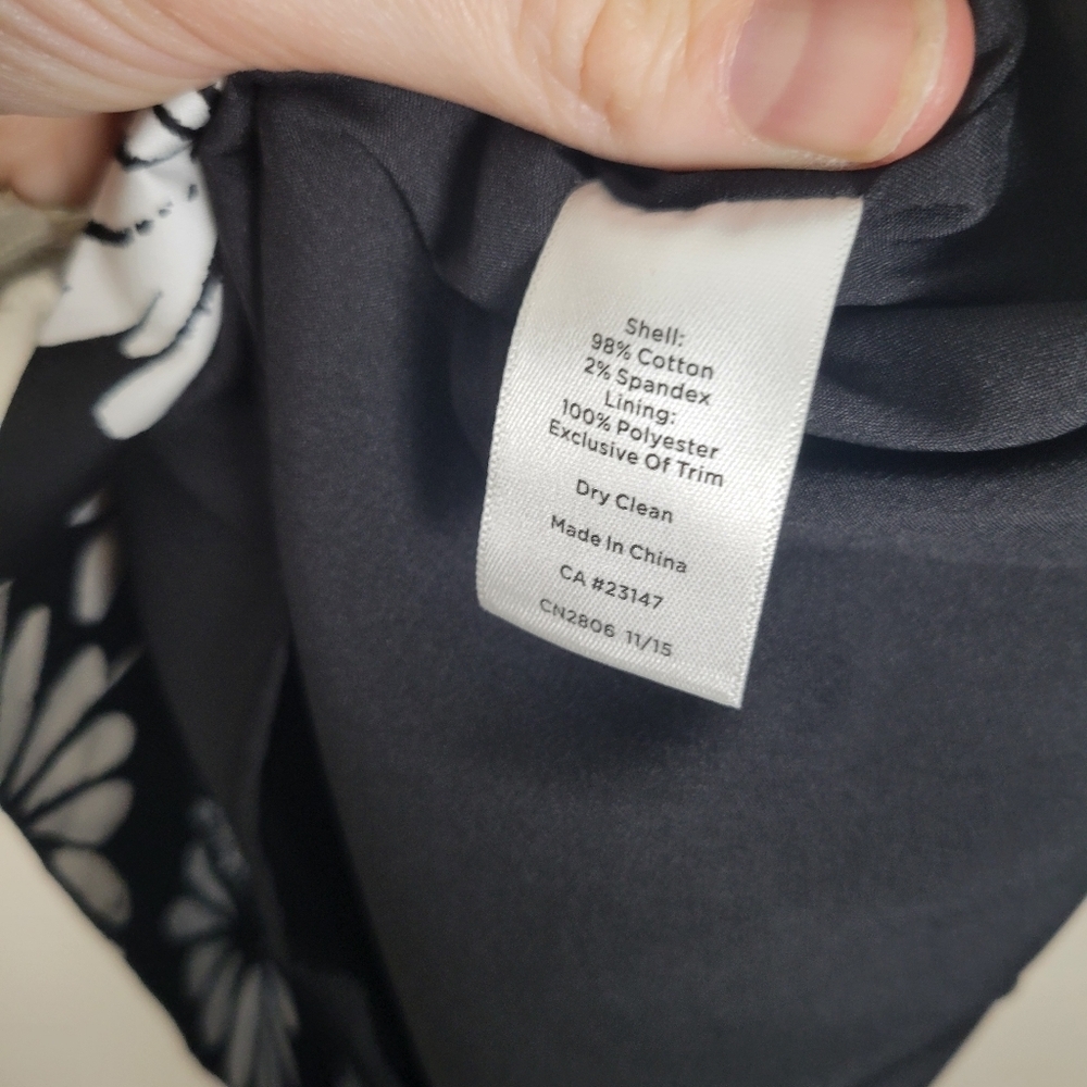 Talbots Fit And Flare Dress Black White Floral Women 4P Petite Sleeveless V-Neck - Picture 7 of 7